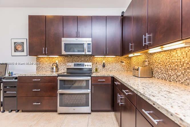 CHAMPION LAKES - Residential