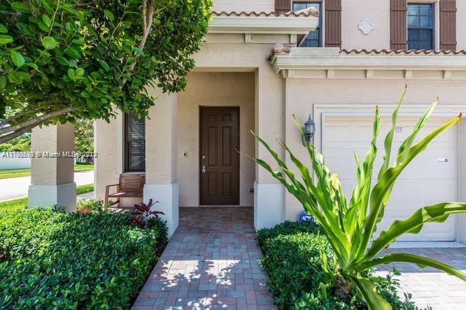 CHAMPION LAKES - Residential
