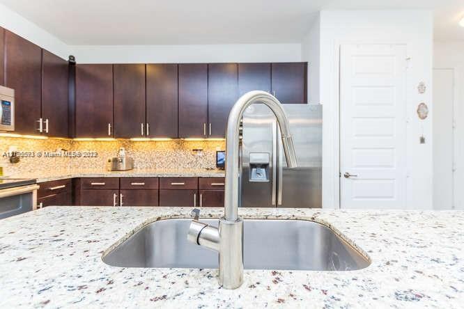 CHAMPION LAKES - Residential