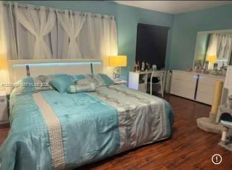 TAMIAMI LAKES SEC 5 - Residential
