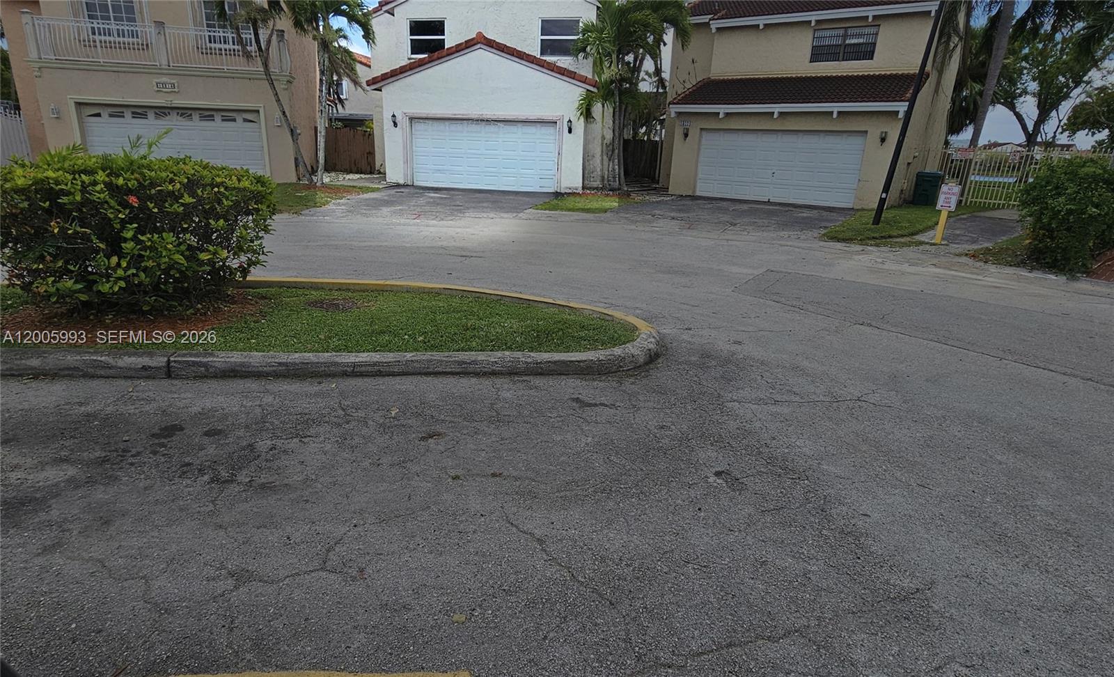 TAMIAMI LAKES SEC 5 - Residential