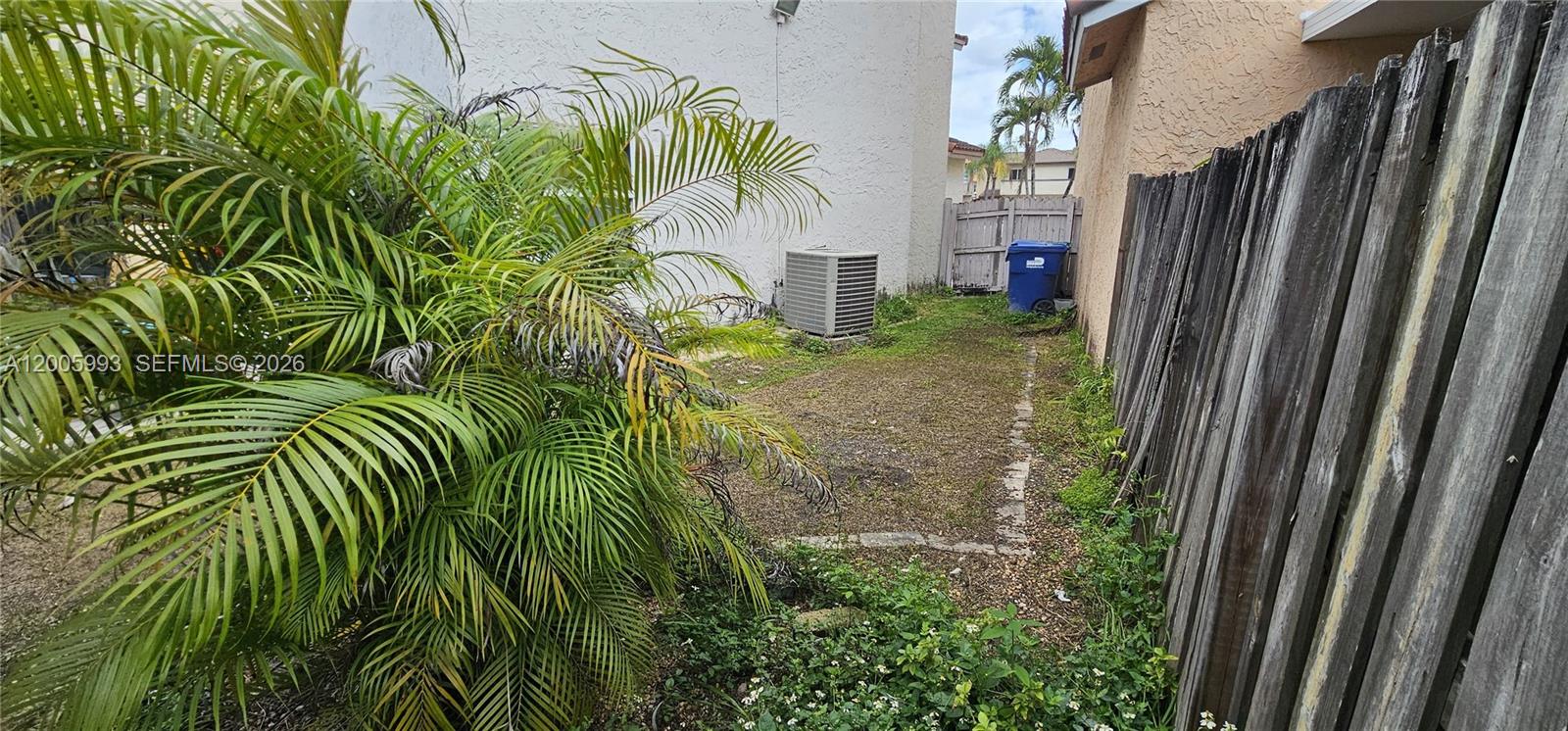 TAMIAMI LAKES SEC 5 - Residential