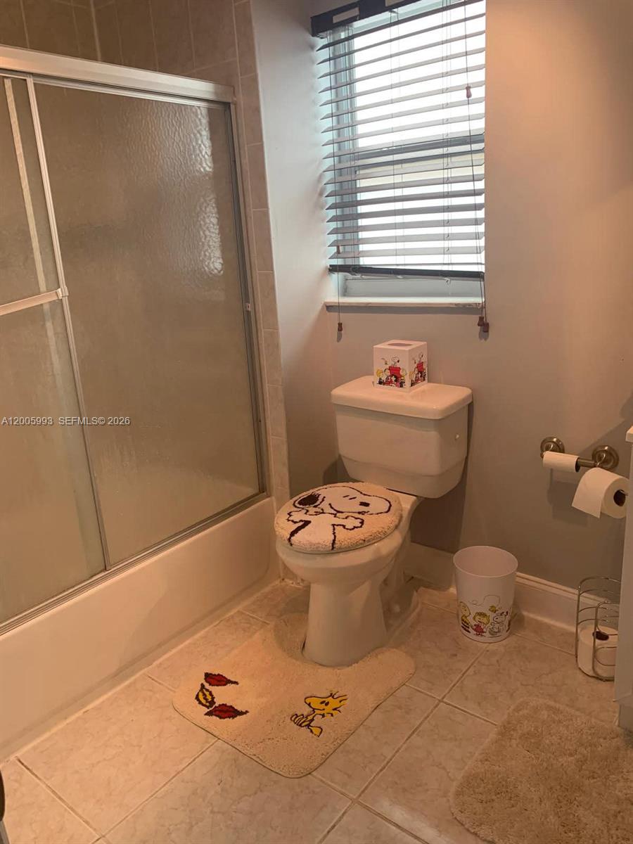 TAMIAMI LAKES SEC 5 - Residential