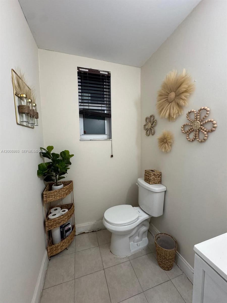 TAMIAMI LAKES SEC 5 - Residential