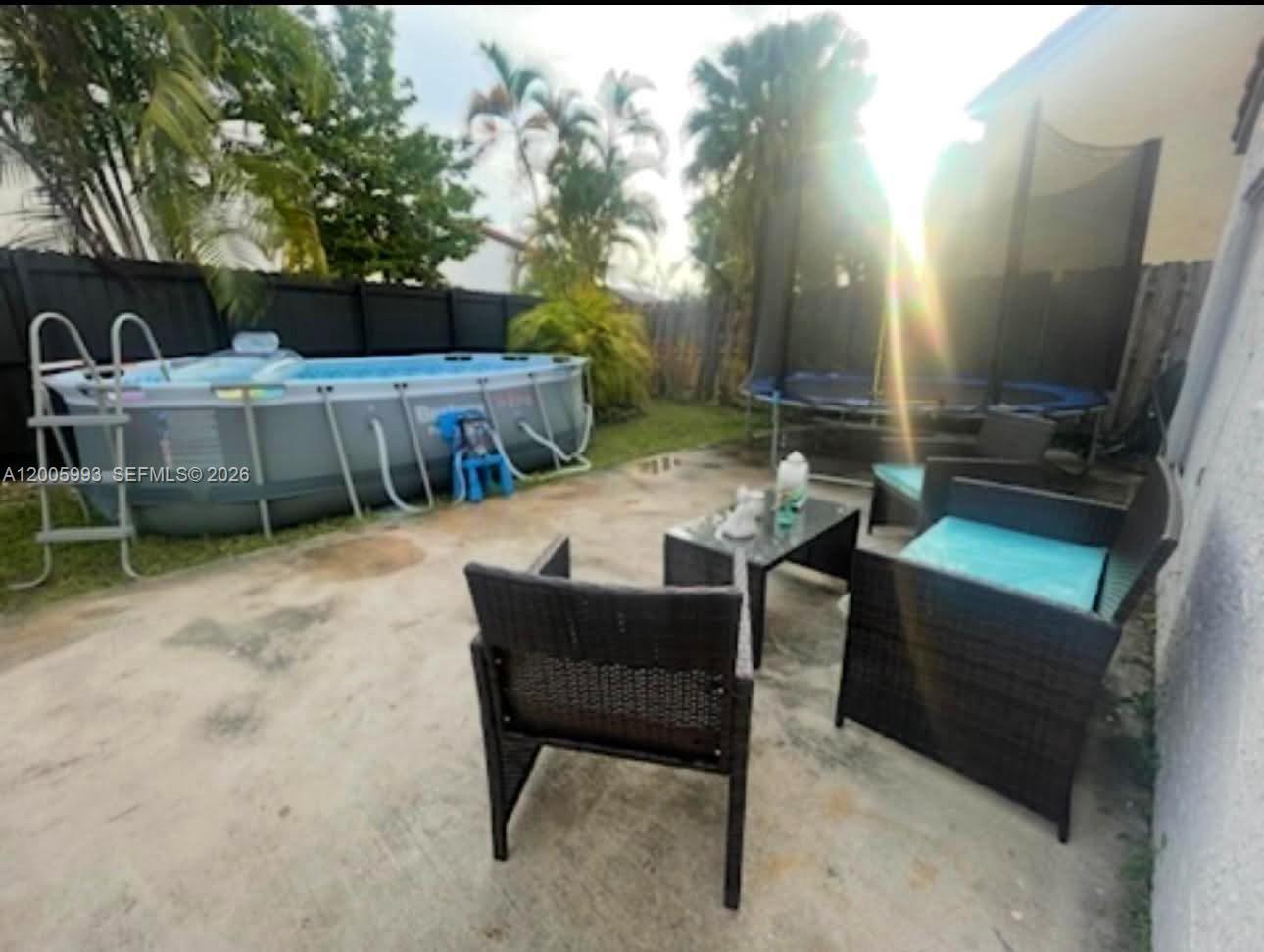 TAMIAMI LAKES SEC 5 - Residential