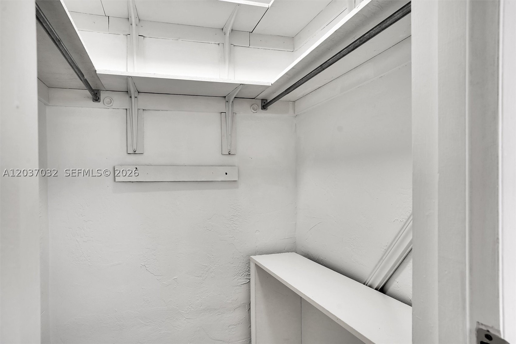 VILLAS OF PINECREST CONDO - Residential