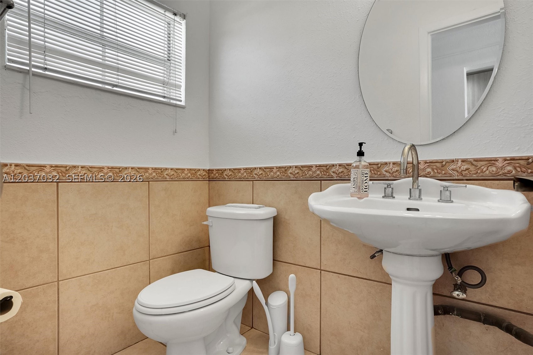 VILLAS OF PINECREST CONDO - Residential