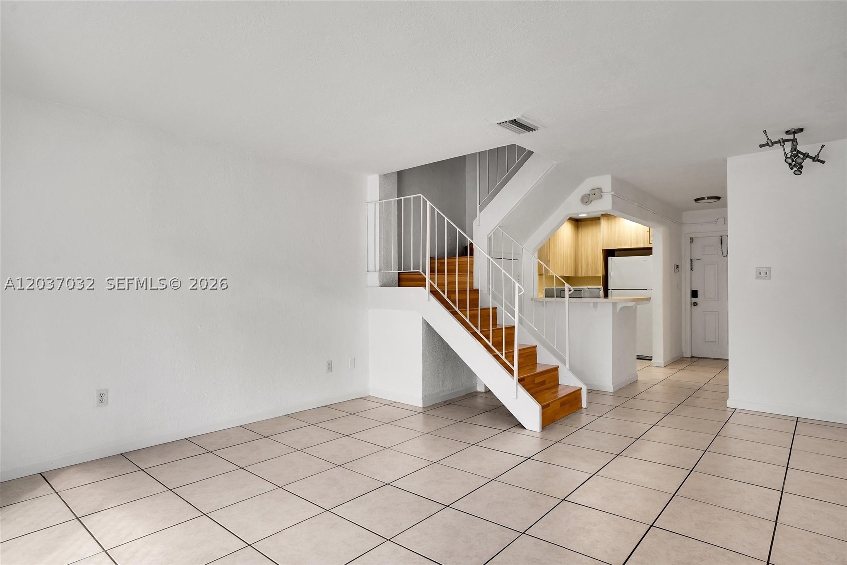 VILLAS OF PINECREST CONDO - Residential