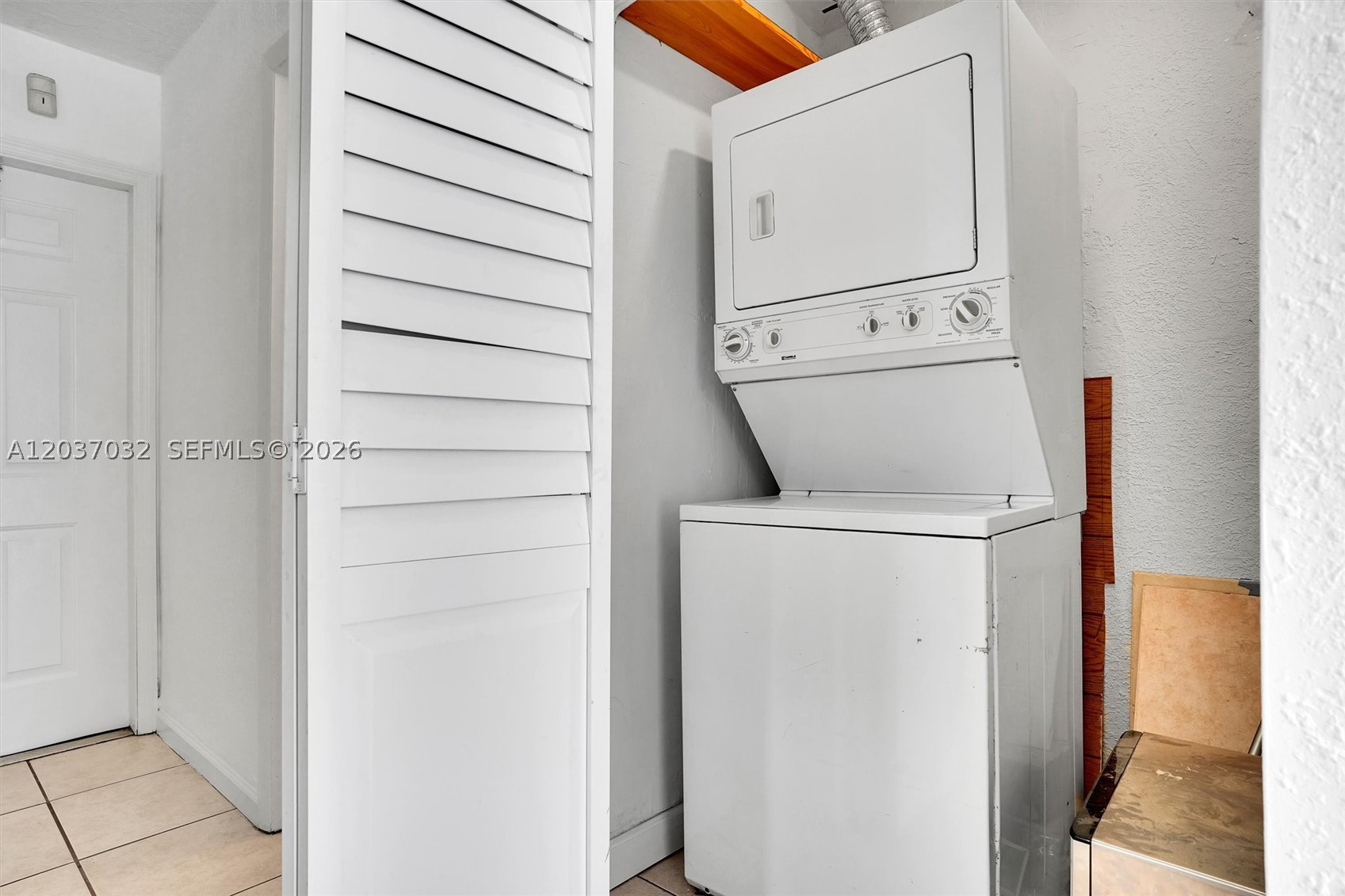 VILLAS OF PINECREST CONDO - Residential