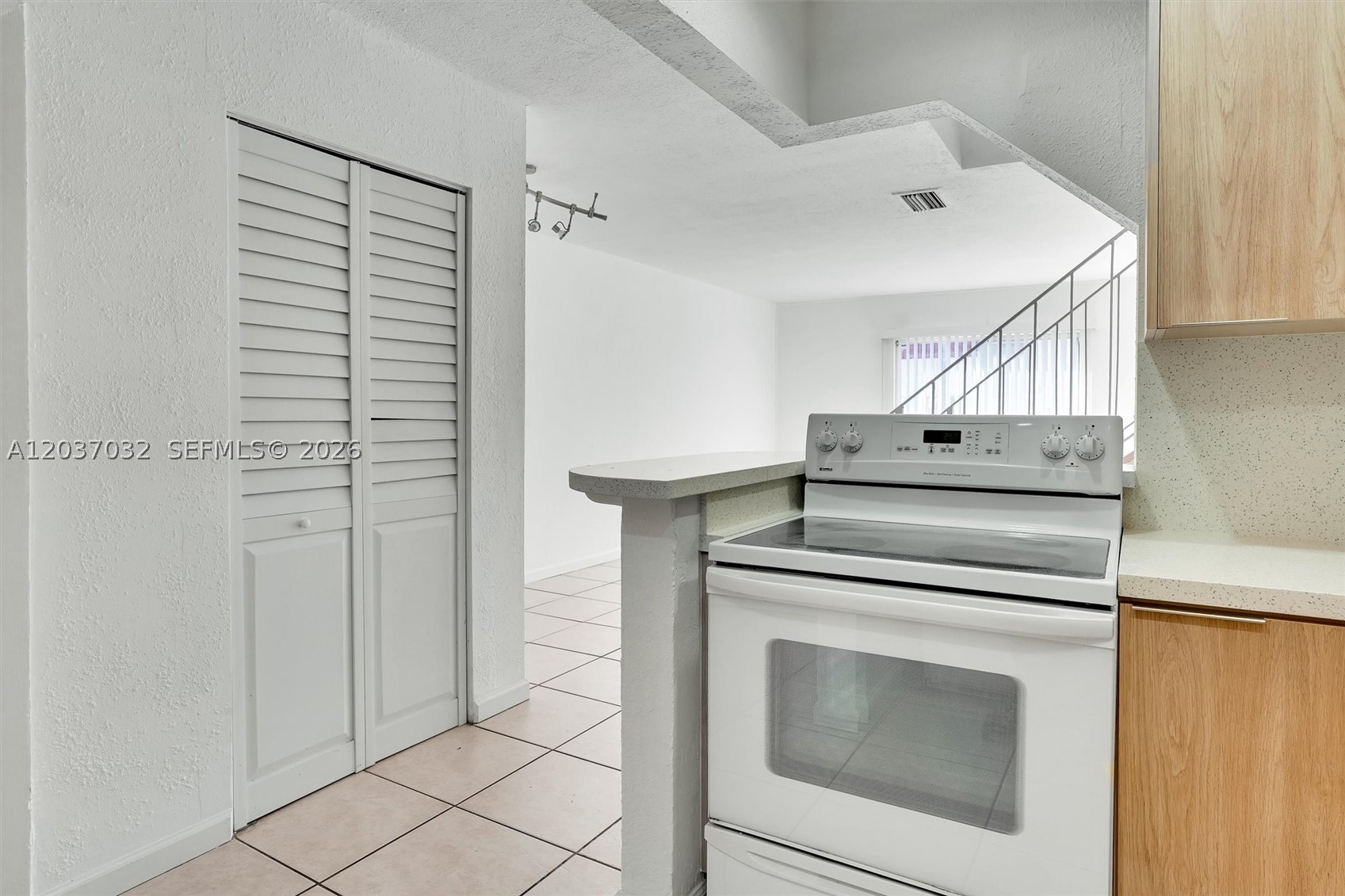 VILLAS OF PINECREST CONDO - Residential