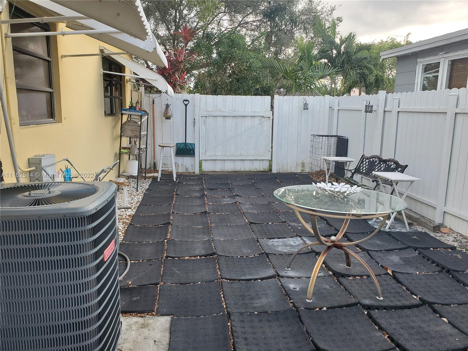 HOLLYWOOD PARK - Residential