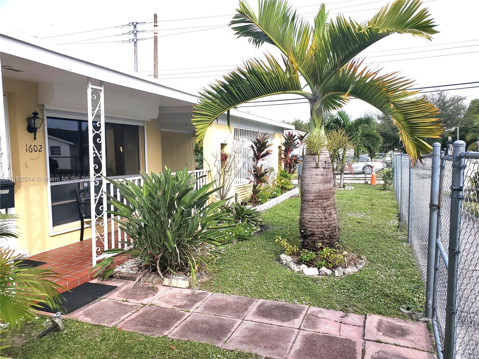 HOLLYWOOD PARK - Residential
