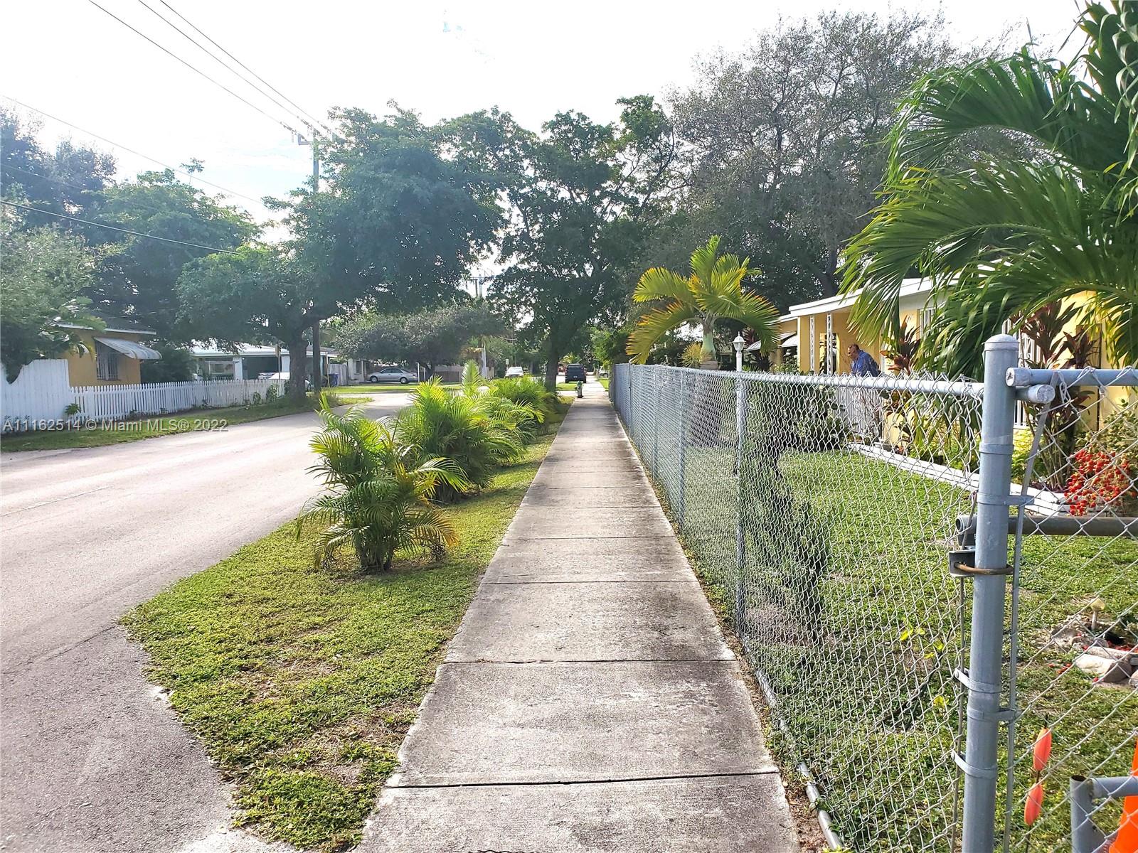 HOLLYWOOD PARK - Residential