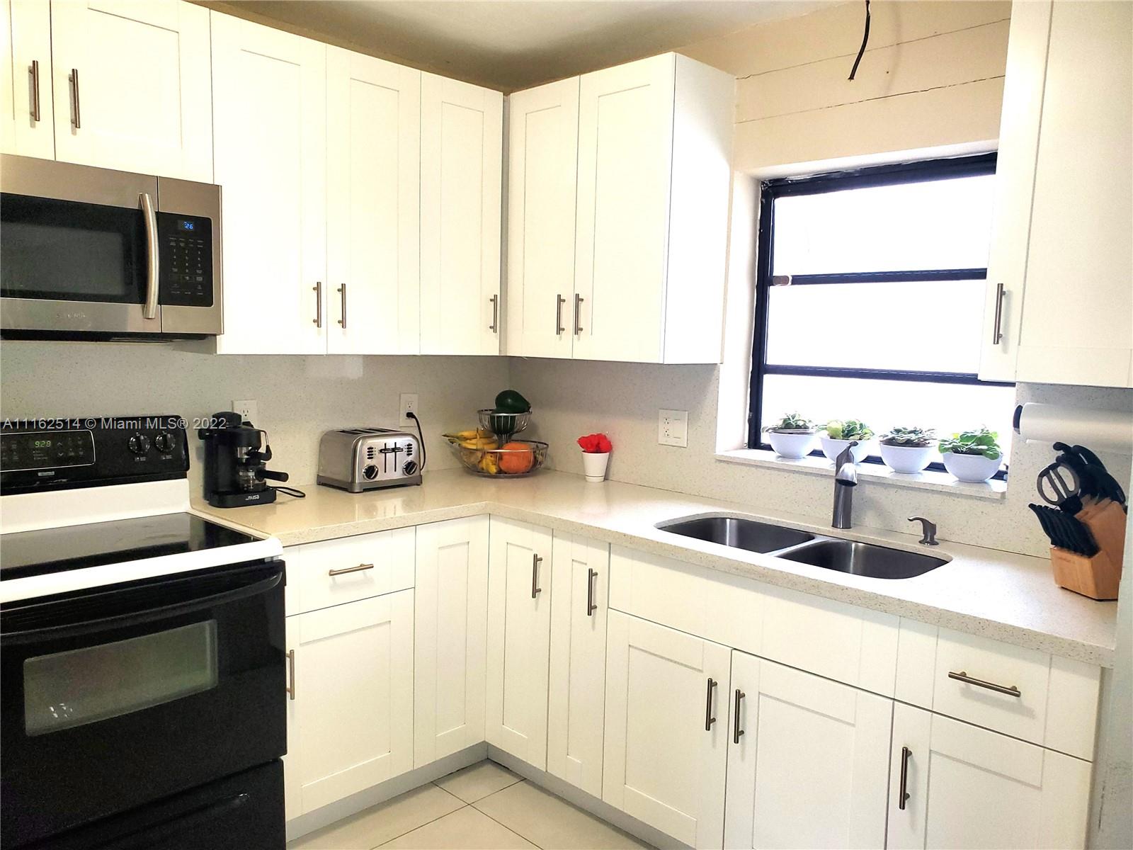 HOLLYWOOD PARK - Residential