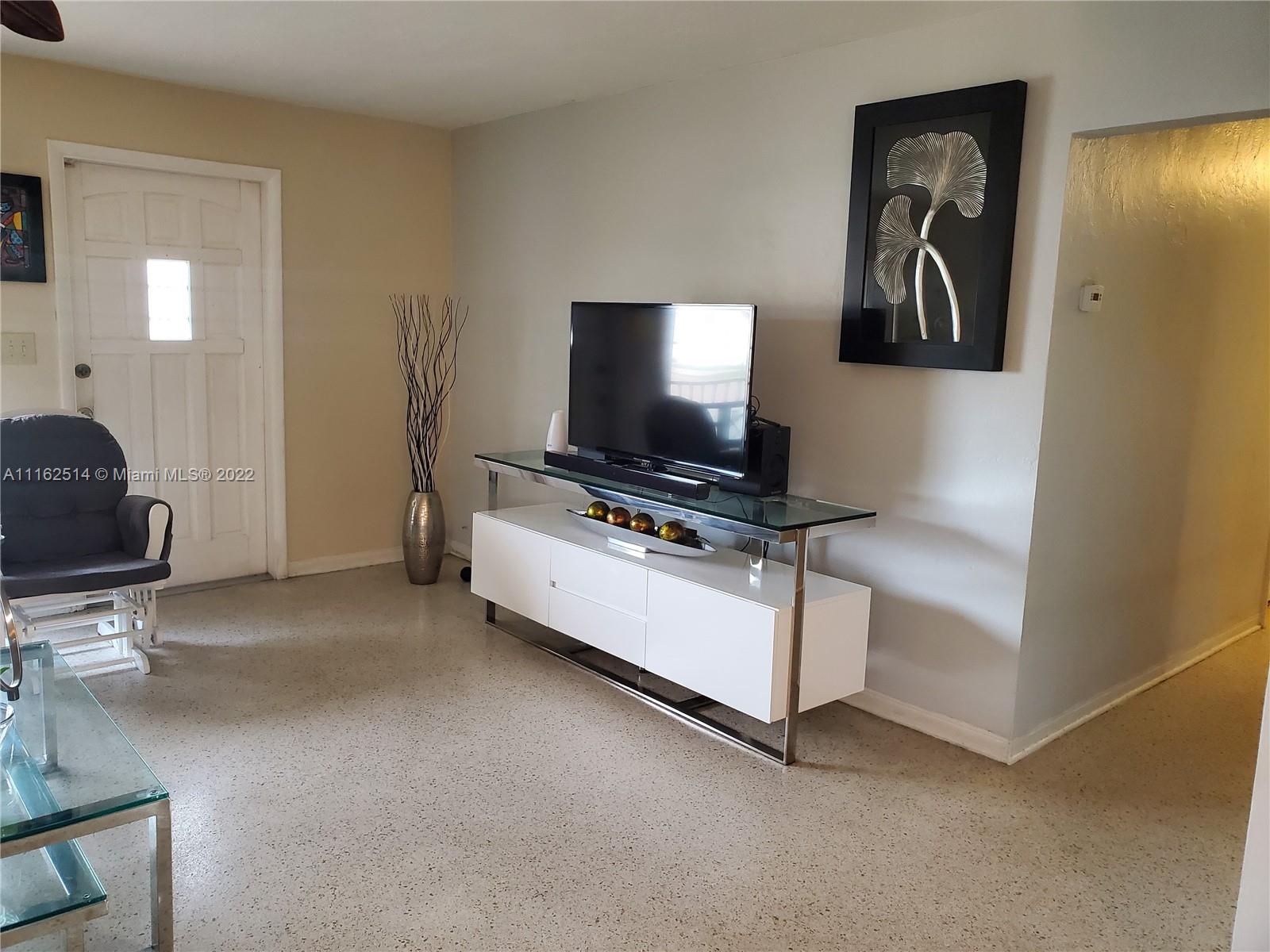HOLLYWOOD PARK - Residential
