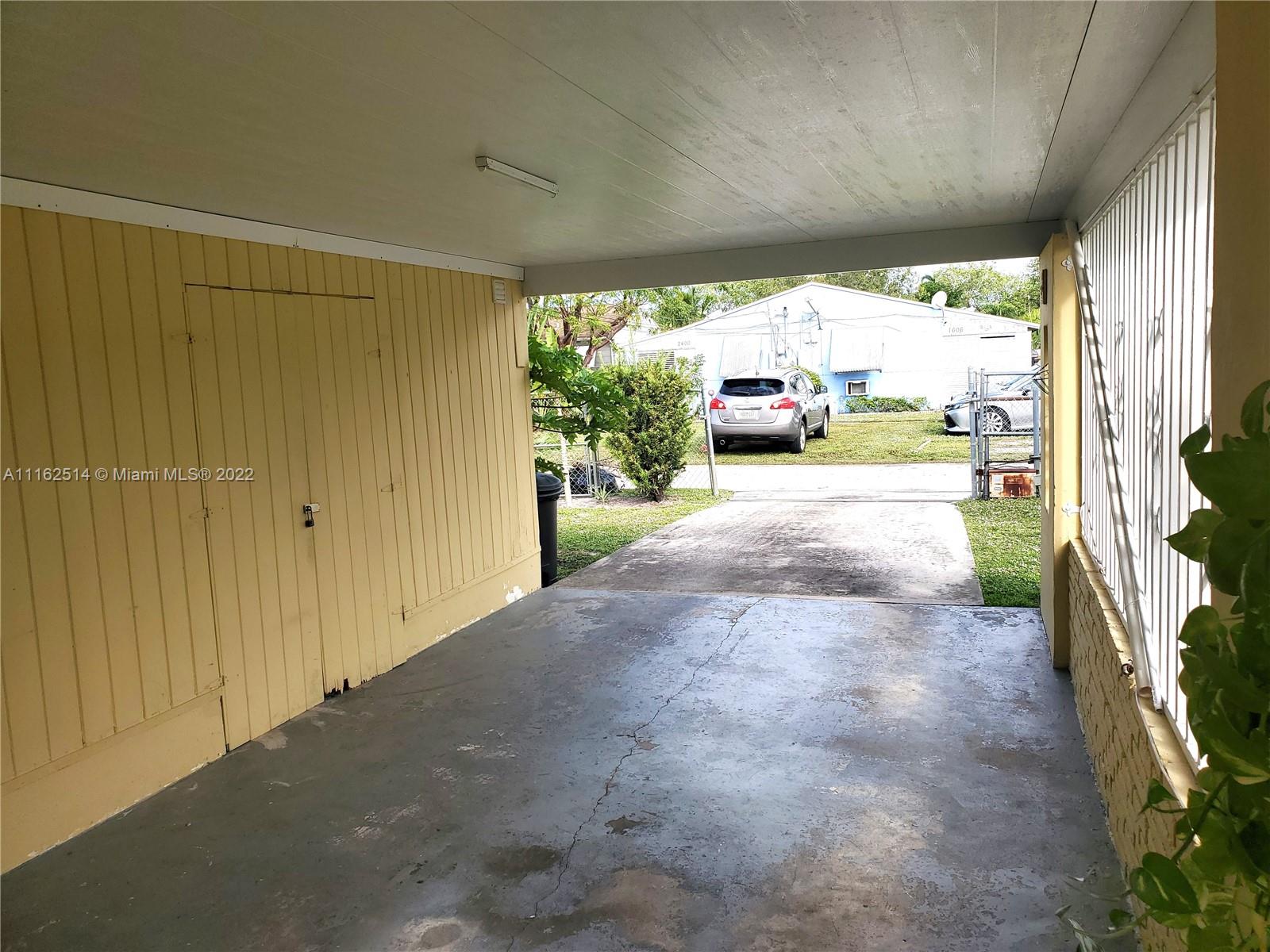 HOLLYWOOD PARK - Residential