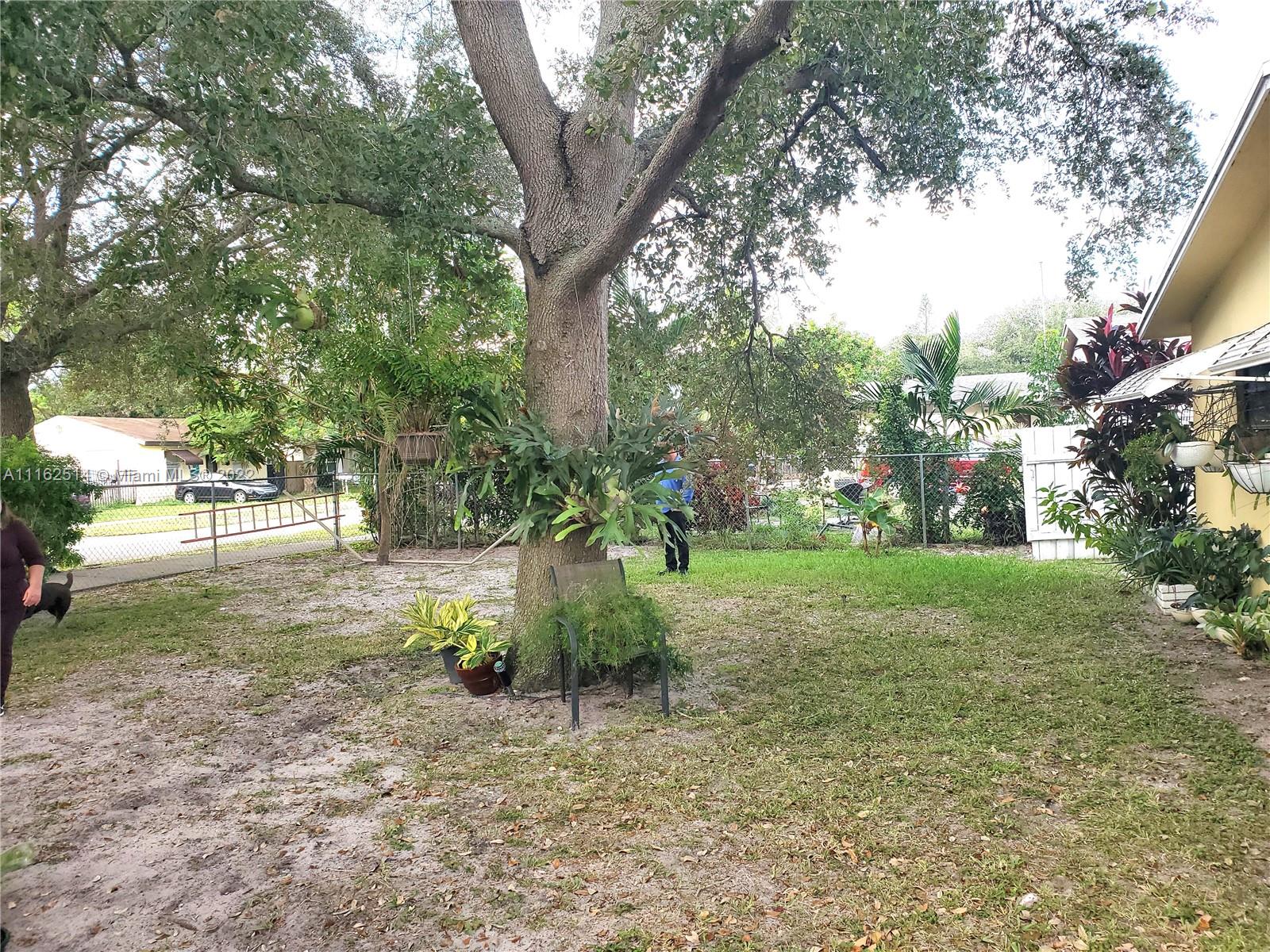 HOLLYWOOD PARK - Residential