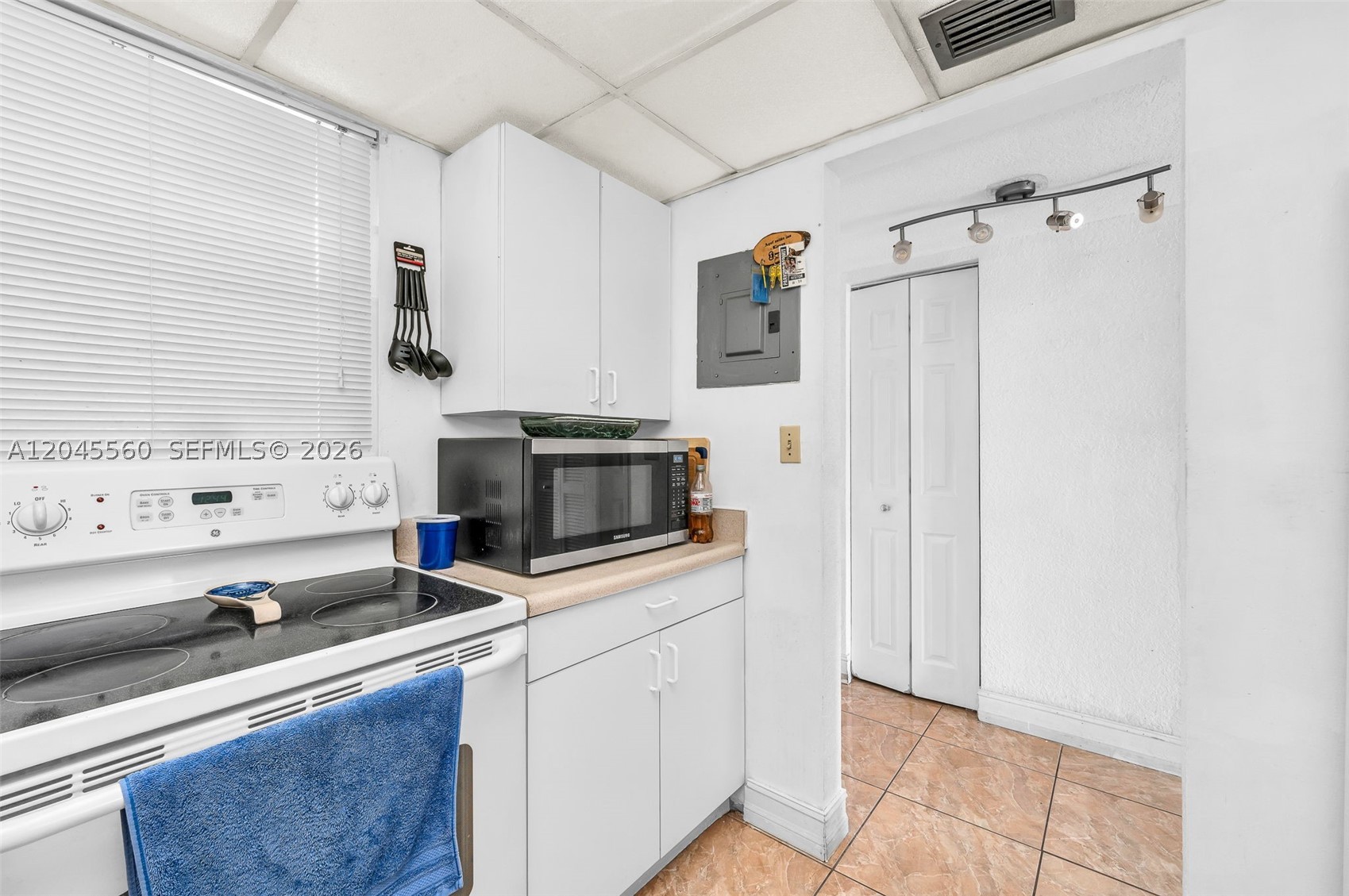 WESTLAND MANORS EAST COND - Residential