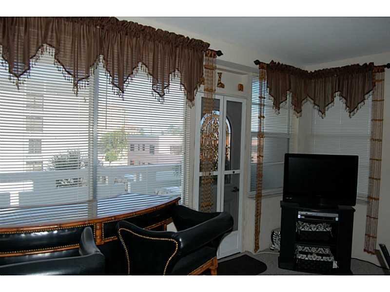 hollywood tower - Residential Lease