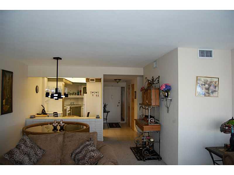 hollywood tower - Residential Lease