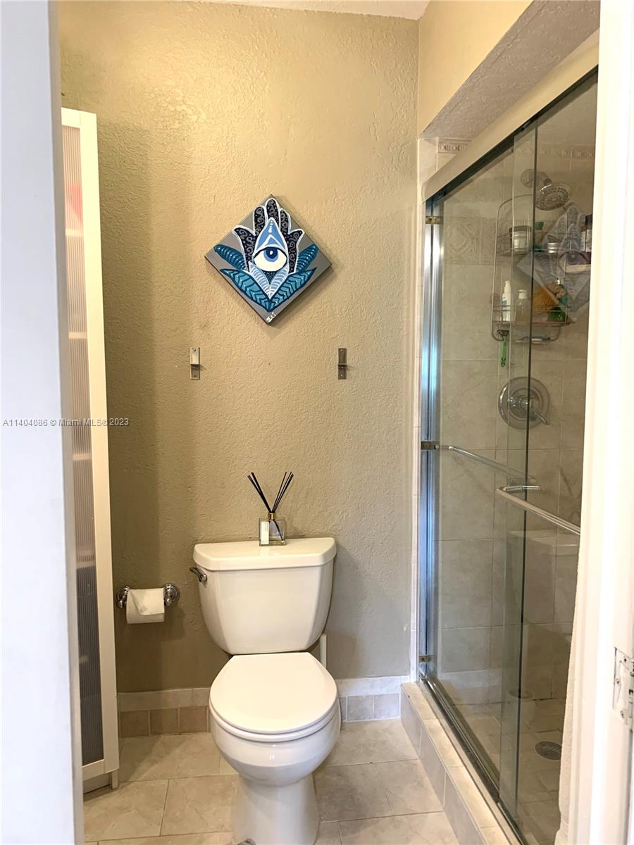 GREENGLADES CONDO 19 - Residential Lease