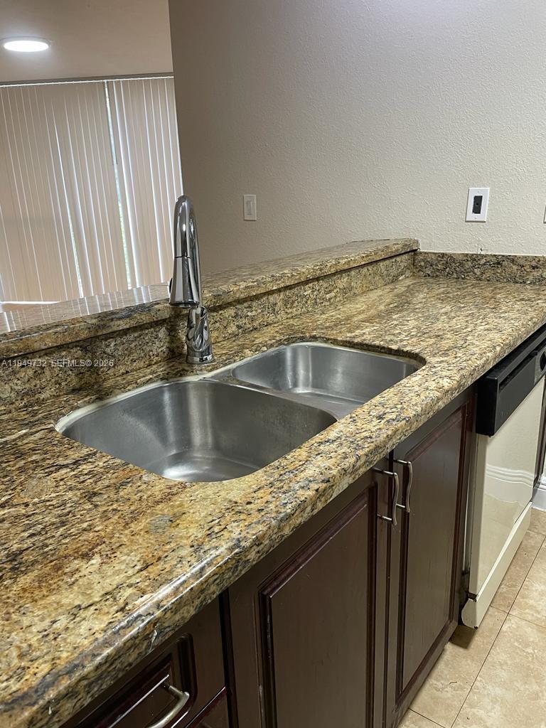 LAS BRISAS@ COUNTRY CLUB - Residential Lease