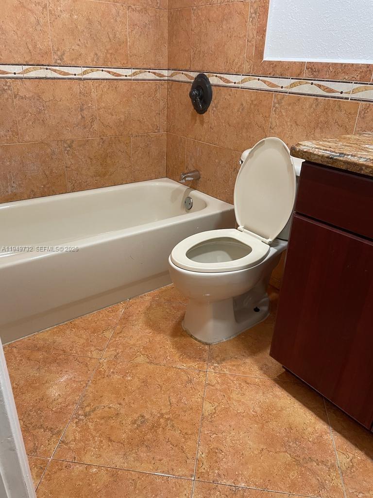 LAS BRISAS@ COUNTRY CLUB - Residential Lease