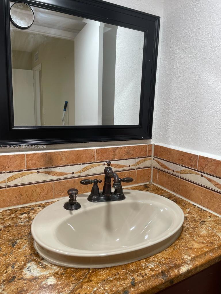 LAS BRISAS@ COUNTRY CLUB - Residential Lease