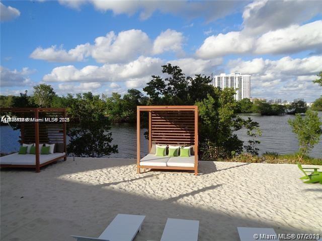 THE HARBOUR NORTH CONDO - Residential