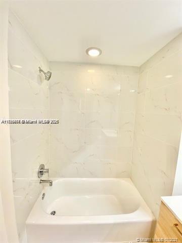 THE HARBOUR NORTH CONDO - Residential