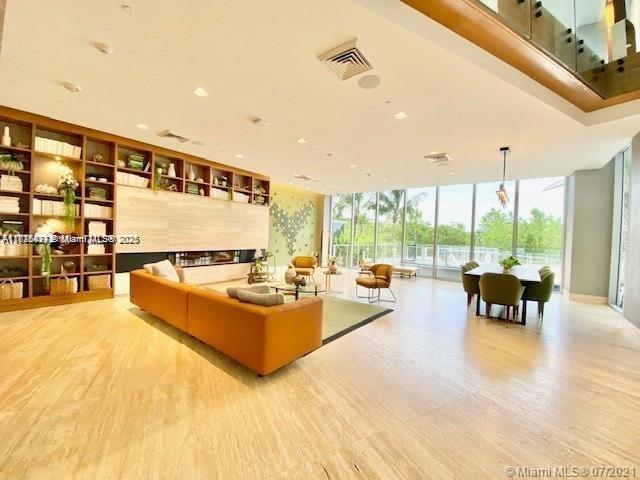 THE HARBOUR NORTH CONDO - Residential