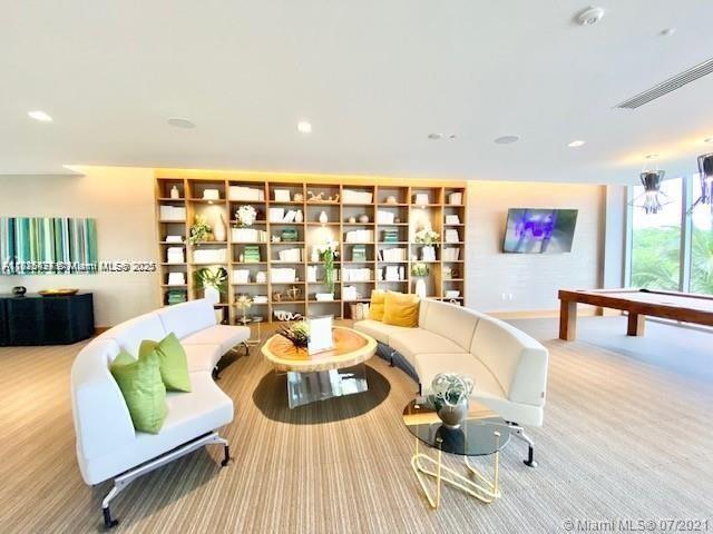 THE HARBOUR NORTH CONDO - Residential