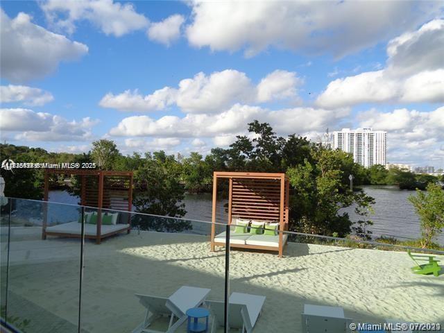 THE HARBOUR NORTH CONDO - Residential