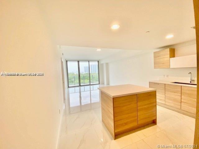 THE HARBOUR NORTH CONDO - Residential