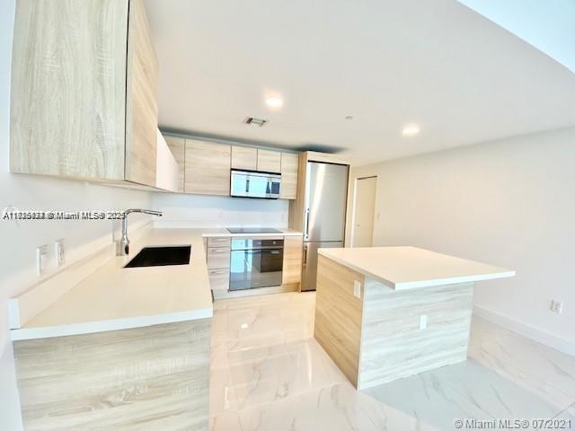 THE HARBOUR NORTH CONDO - Residential