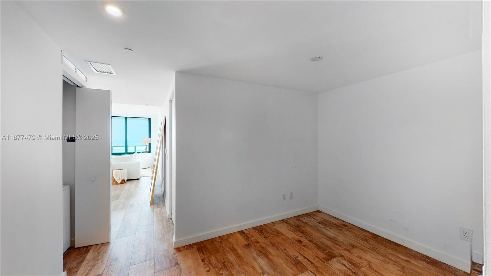PARAISO BAY CONDO - Residential
