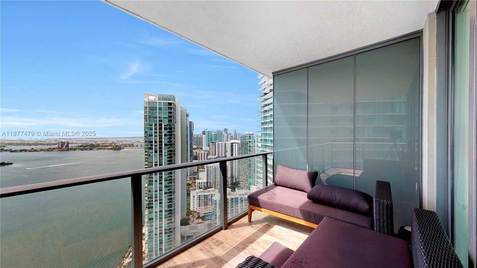 PARAISO BAY CONDO - Residential