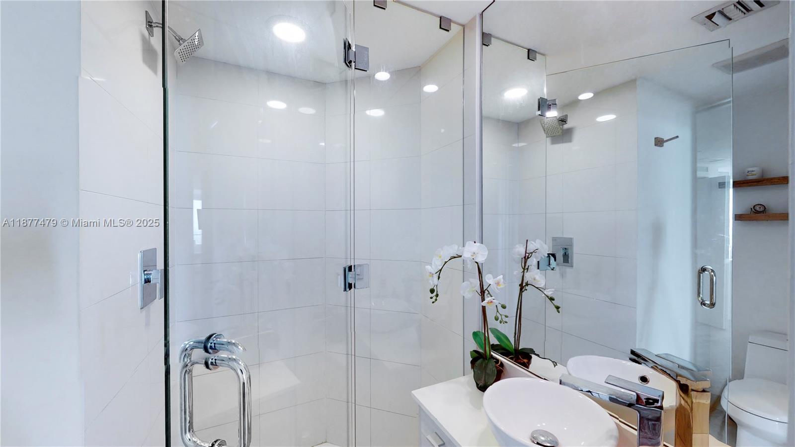 PARAISO BAY CONDO - Residential