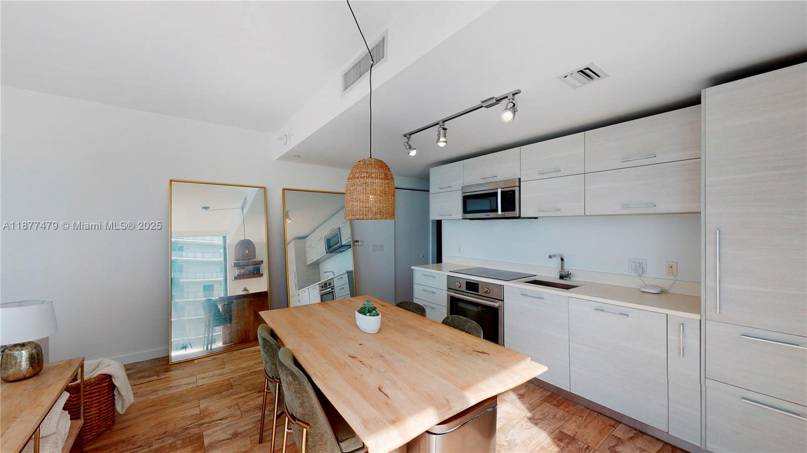 PARAISO BAY CONDO - Residential