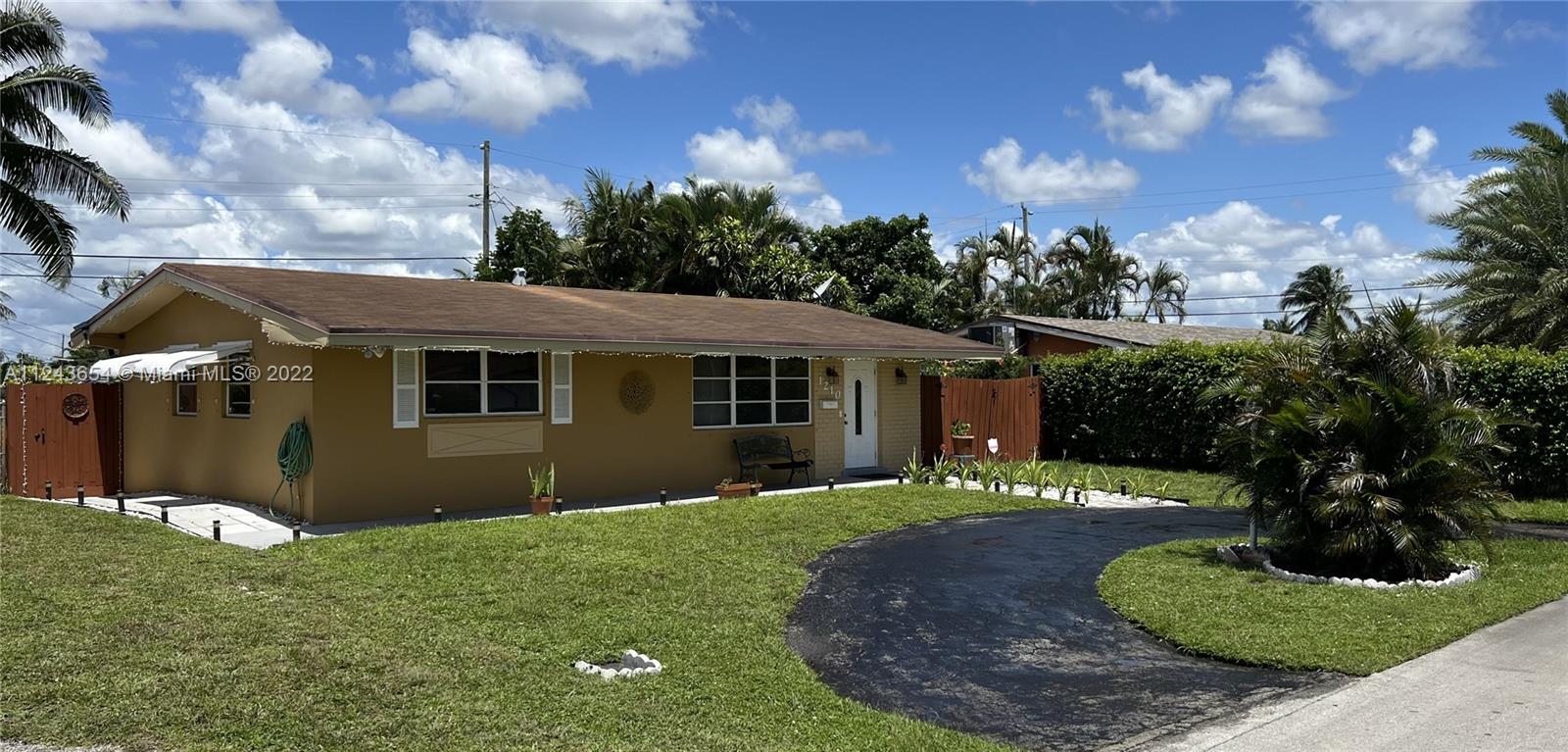 Pembroke Pines home in Boulevard Heights, 2 bedrooms 1 bathroom. Large size backyard with covered patio and shed. Room for a pool and wide size yard with gate to accommodate boat of more cars. Roof was replaced 2013. New porcelain floor thought out, upgraded kitchen, A/C Unit and water heater 5 years old. NO ASSOCIATION.
BY APPOINTMENT ONLY.