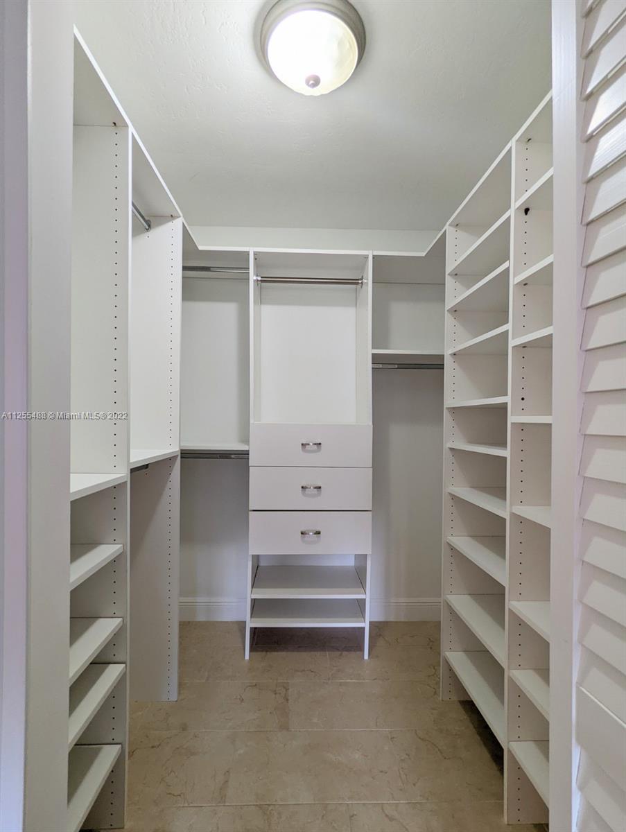 PARK LAKE VILG CONDO PHS - Residential Lease