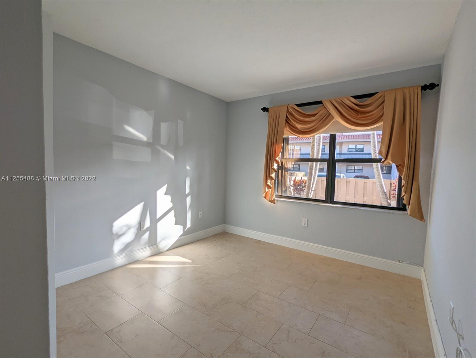 PARK LAKE VILG CONDO PHS - Residential Lease