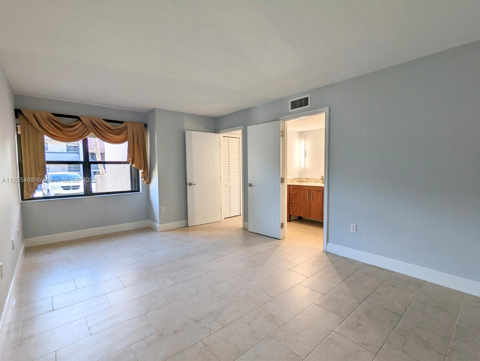 PARK LAKE VILG CONDO PHS - Residential Lease