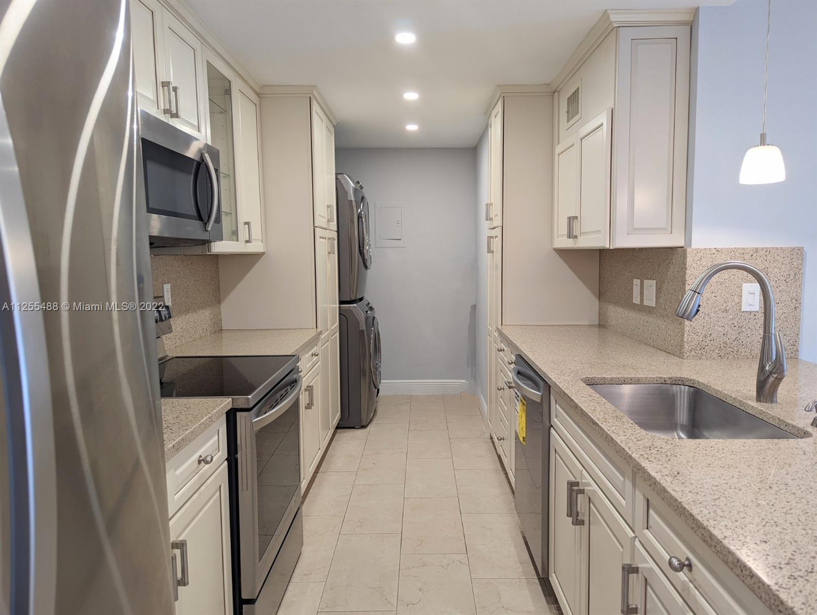 PARK LAKE VILG CONDO PHS - Residential Lease