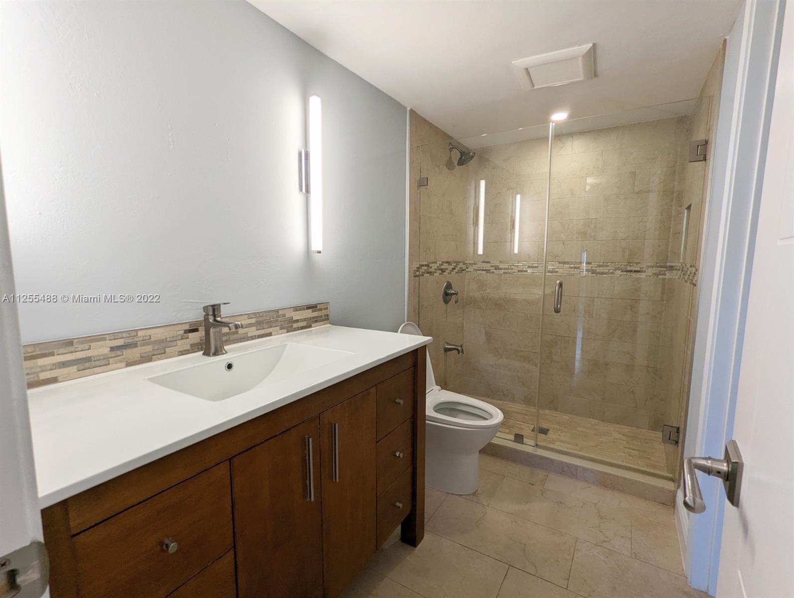 PARK LAKE VILG CONDO PHS - Residential Lease