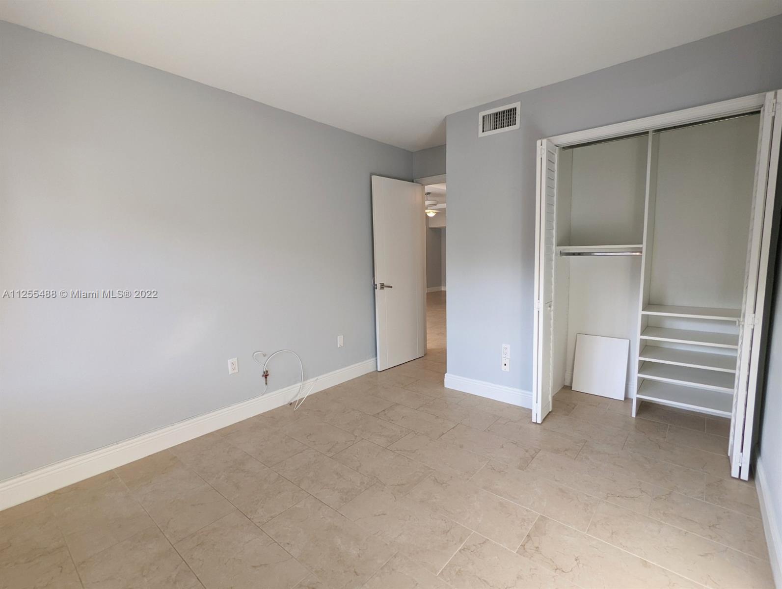 PARK LAKE VILG CONDO PHS - Residential Lease