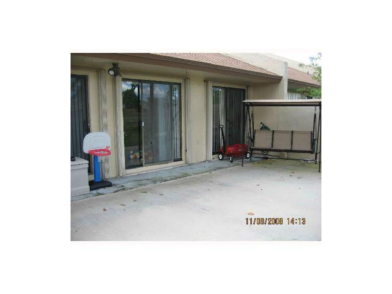 NORTH LAKE TOWNHOMES #3 C - Residential Lease