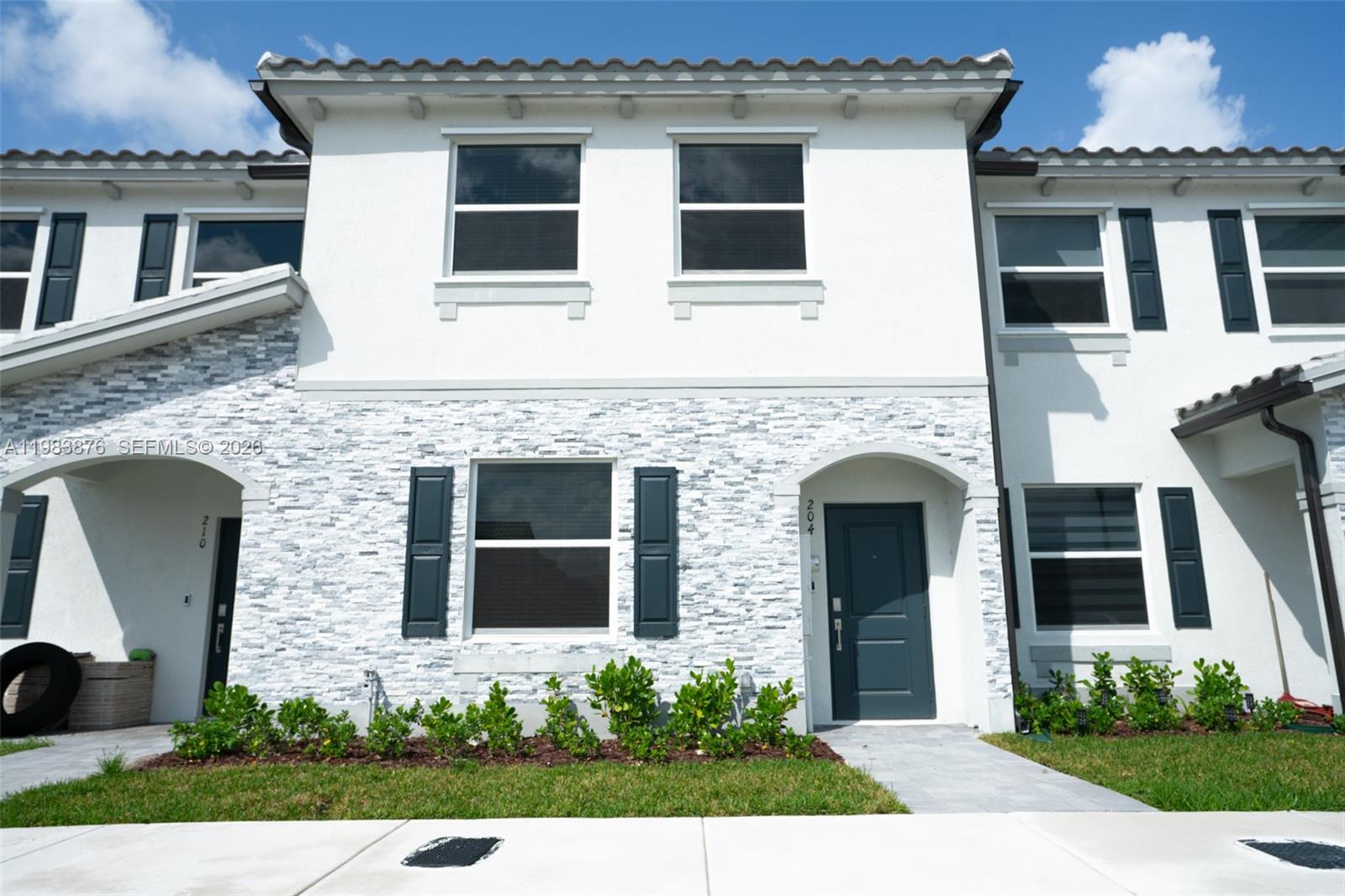 FIRST MONTH AND ONE DEPOSIT ONLY!! Section 8 / Housing Choice Vouchers accepted. Brand-new 2025 townhouse with 1,545 sqft of modern living space. Featuring 3 bedrooms, 2.5 bathrooms, a stunning 100-inch kitchen island, open kitchen, washer and dryer in the second floor , and a spacious living room. Prime location minutes from Turnpike, US-1, Publix, Baptist Hospital, Amazon centers, Homestead ARB, schools, plus easy access to Miami and the Florida Keys. Easy to show!