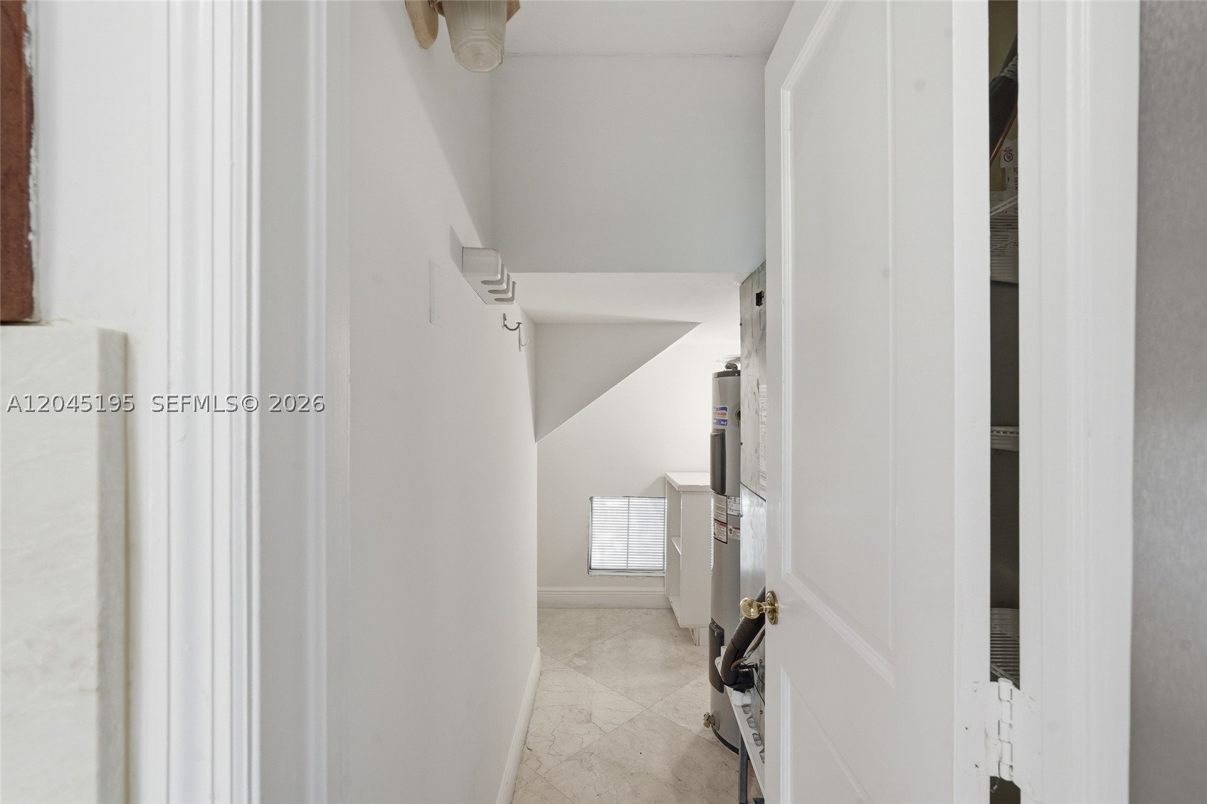TROPICAL ISLE HOMES SUB P - Residential Lease