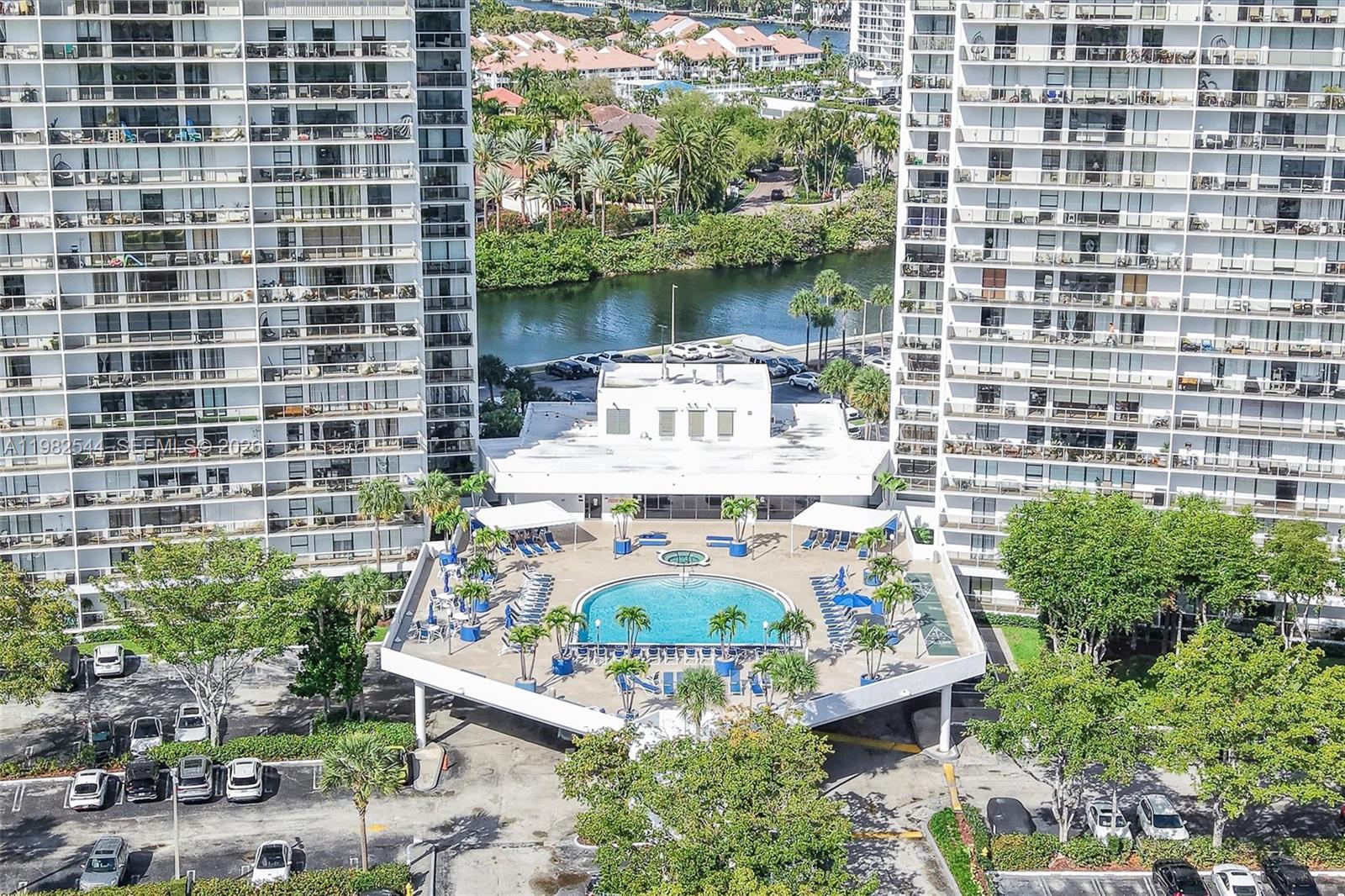 FLAMENCO CONDO TOWER I - Residential